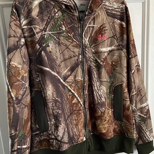 Underarmour is warm camo sweatshirt
